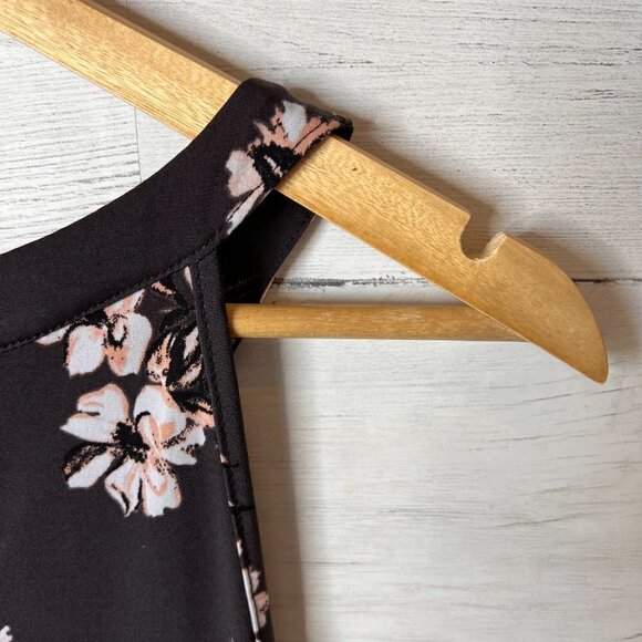 Torrid Tank Womens Size 1 Studio Knit High Neck Keyhole Back Floral Lightweight - Picture 14 of 15